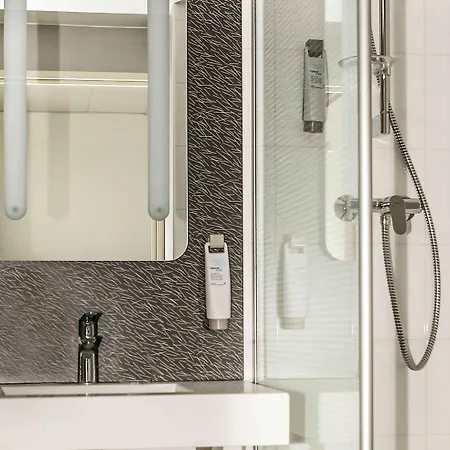 Hotel Ibis Geneve 3*