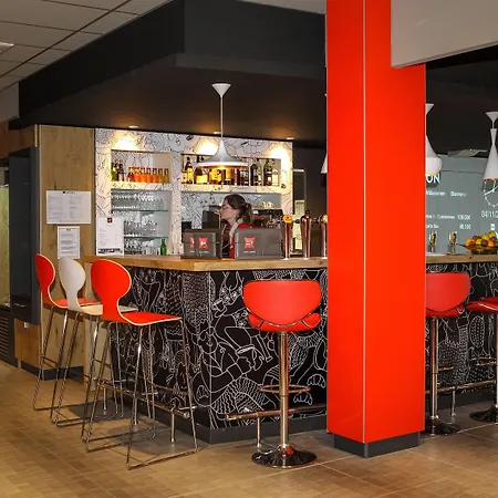 Ibis Geneve Сен-Жени-Пуйи