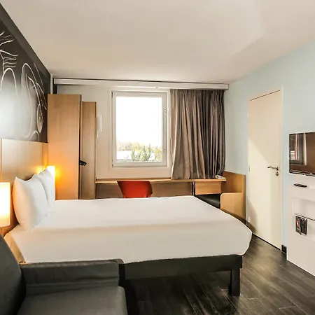 Ibis Geneve 3*
