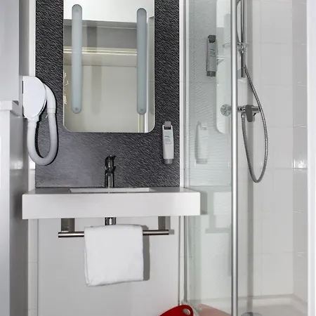 Hotel Ibis Geneve 3*